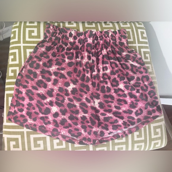 NEW! Zenana Womens smocked Top and Shorts Set Cranberry Leopard S - Picture 7 of 10